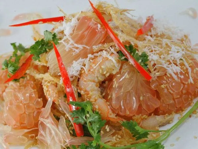 Đặc sản Đồng Nai: Gà hấp bưởi