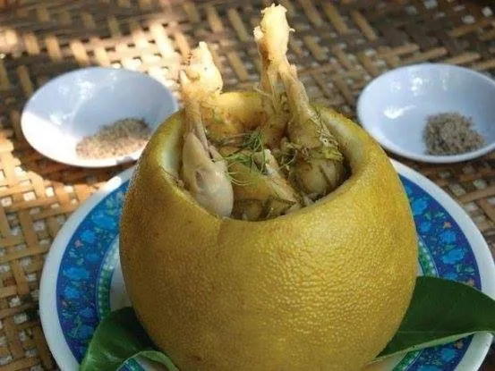 Đặc sản Đồng Nai: Gà hấp bưởi