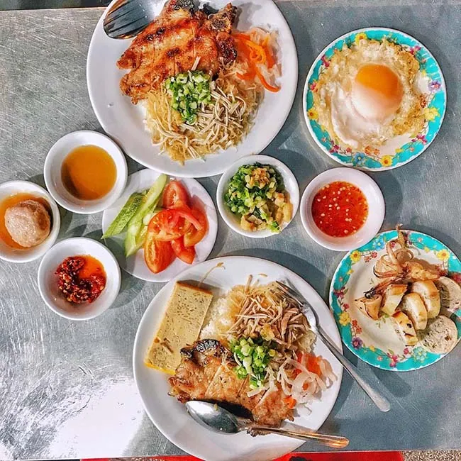Điểm danh những món ăn vặt làm “tiêu hao tiền bạc” của giới trẻ Sài Gòn