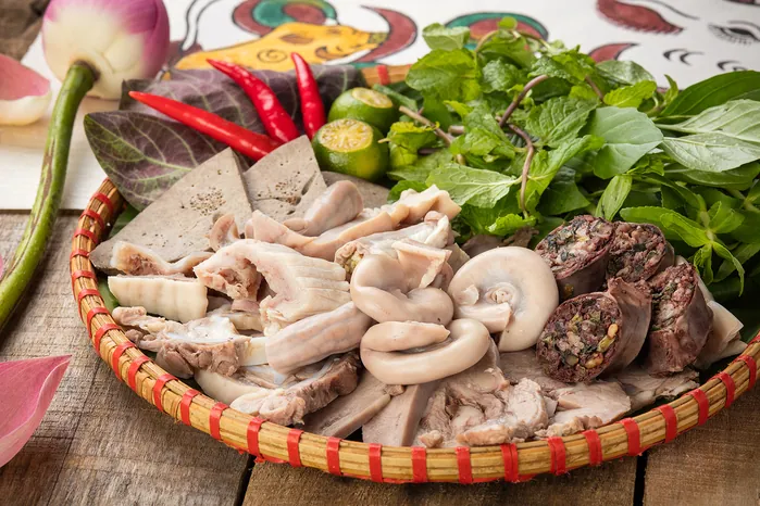 Cách luộc lòng heo vừa trắng vừa giòn lại hết sạch mùi hôi không quá khó