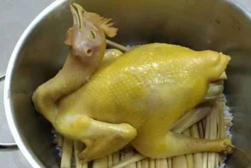 Dùng nồi cơm điện làm gà hấp muối xả thơm ngon