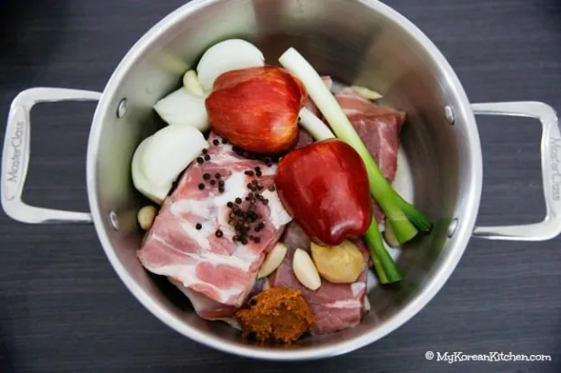 Người Hàn luộc thịt cầu kì như thế này đây
