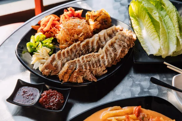 Người Hàn luộc thịt cầu kì như thế này đây