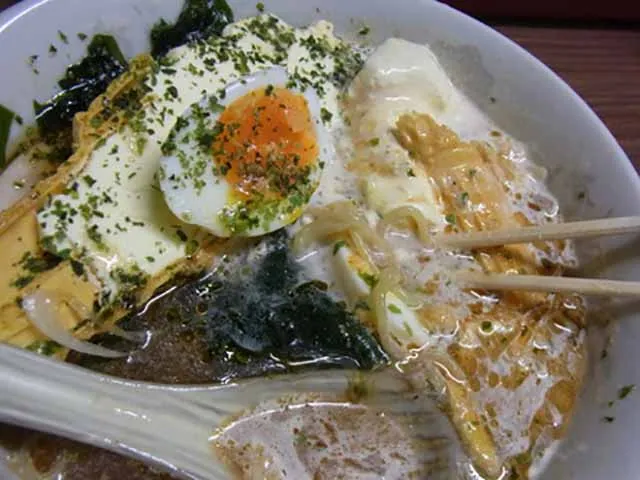 Người Nhật ăn mì ramen với kem tươi?