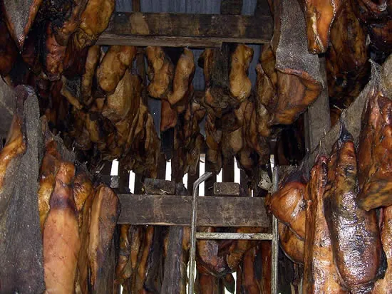 Không thể tin được các nước lại ưa chuộng món cá thối đến vậy