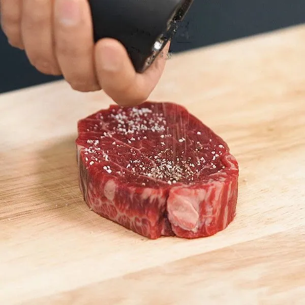 Bò bít tết chiên giòn sẽ thêm phần thú vị nếu ăn kèm mù tạt