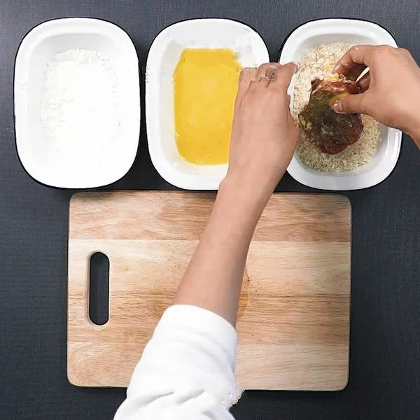 Bò bít tết chiên giòn sẽ thêm phần thú vị nếu ăn kèm mù tạt