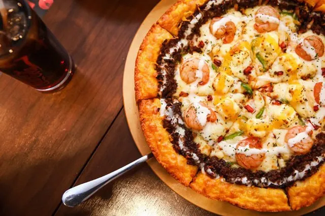 Pizza có nhiều phiên bản kì dị như thế này