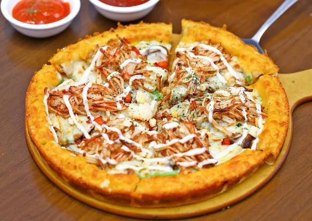 Pizza có nhiều phiên bản kì dị như thế này