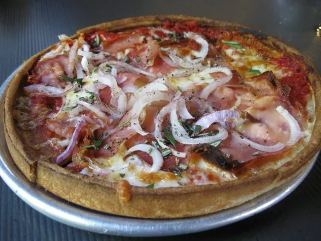 Pizza có nhiều phiên bản kì dị như thế này
