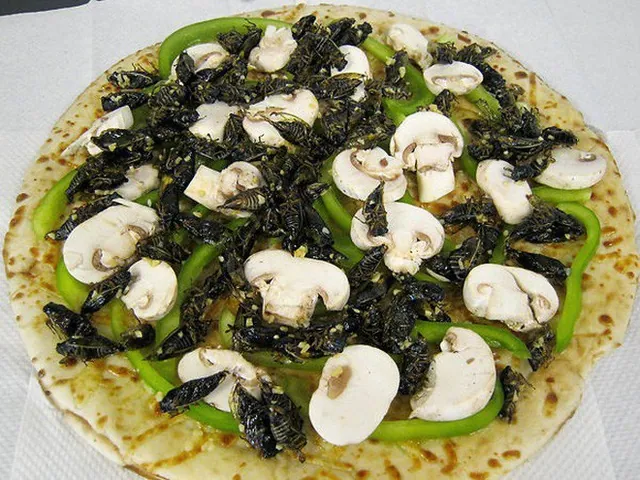 Pizza có nhiều phiên bản kì dị như thế này