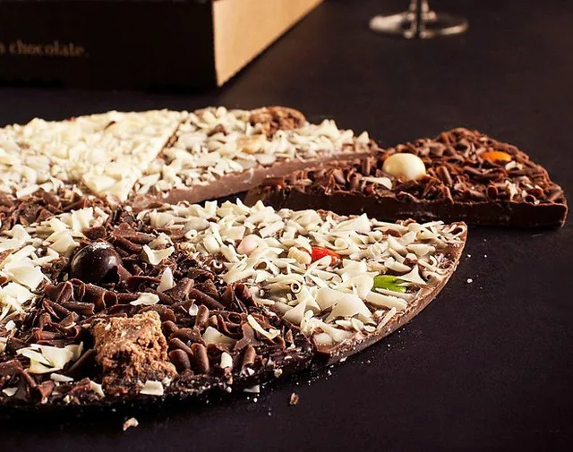 Pizza có nhiều phiên bản kì dị như thế này