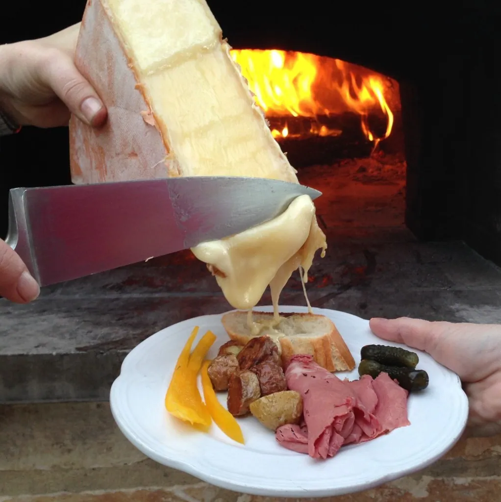 Ngoài Mozzarella, trên thế giới còn ưa chuộng những loại phô mai này