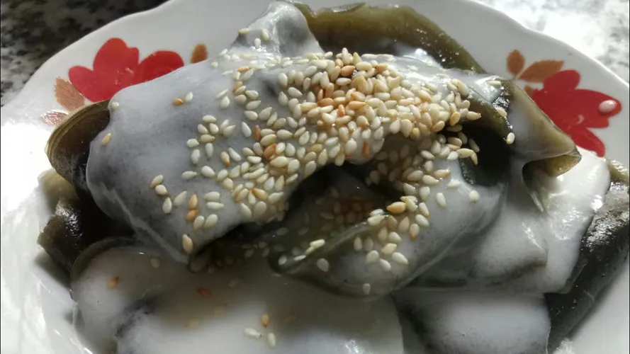 Về miền tây nhớ ăn bánh lá rau mơ để mở mang hiểu biết