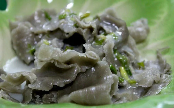 Về miền tây nhớ ăn bánh lá rau mơ để mở mang hiểu biết