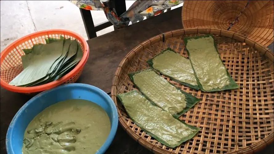 Về miền tây nhớ ăn bánh lá rau mơ để mở mang hiểu biết