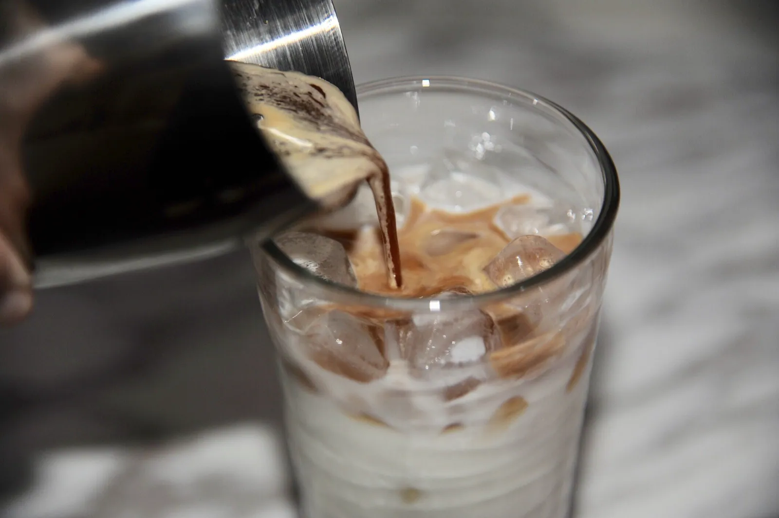 Muốn uống latte nhưng lười ra quán thì tự làm uống thôi