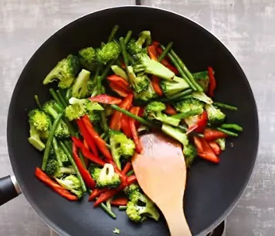 Đầu năm muốn ăn chay thì nên ăn gì? Phở xào chay kiểu Thái là một ví dụ!