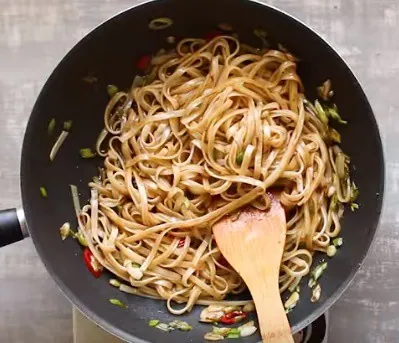 Đầu năm muốn ăn chay thì nên ăn gì? Phở xào chay kiểu Thái là một ví dụ!
