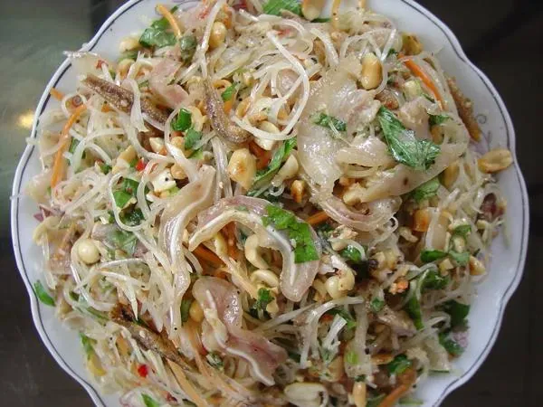Gỏi tré Sài Gòn có gì khác tré miền Trung?