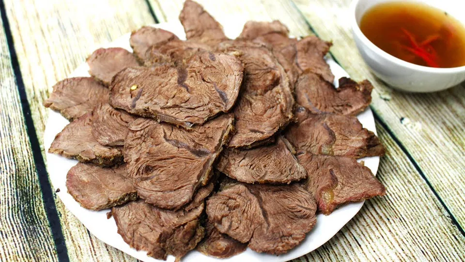 Bất kể giàu nghèo, người Huế ăn tết luôn có những món cơ bản này