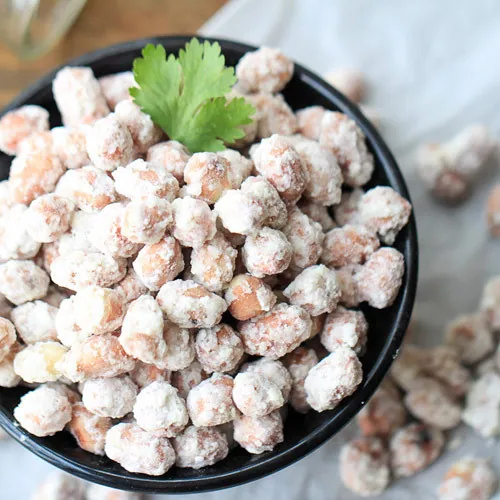 Ngày Tết hiện đại, mọi người thường mời nhau những món mứt lạ này