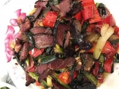Thịt gác bếp 2 năm, tưởng vứt đi nhưng lại là món đặc sản thú vị