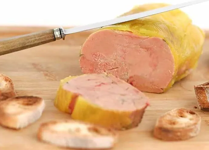 Nước Pháp sản xuất gan ngỗng như thế nào mà bị tẩy chay?