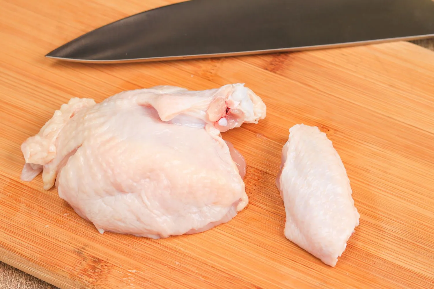 Người Mỹ chiên cánh gà như thế này và trở thành đặc sản