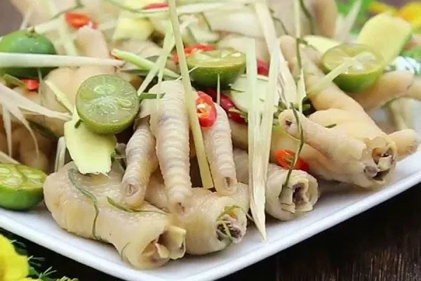 Mối nguy hiểm từ chân gà và các món ăn từ chân gà