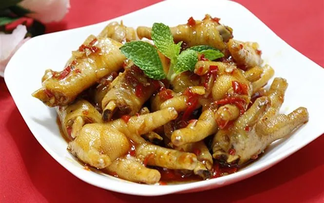Mối nguy hiểm từ chân gà và các món ăn từ chân gà