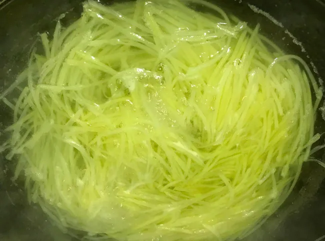 Nộm khoai tây và cà rốt lạ mà ngon khó cưỡng