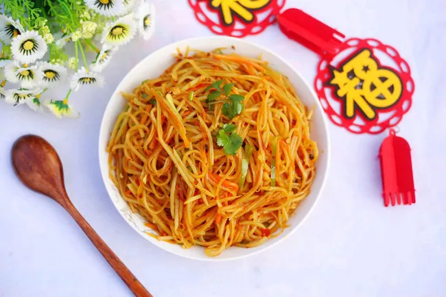 Nộm khoai tây và cà rốt lạ mà ngon khó cưỡng