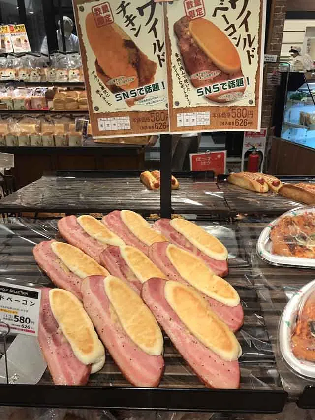 Chỉ Nhật Bản mới có món “thịt xông khói kẹp bánh mì” kì lạ này