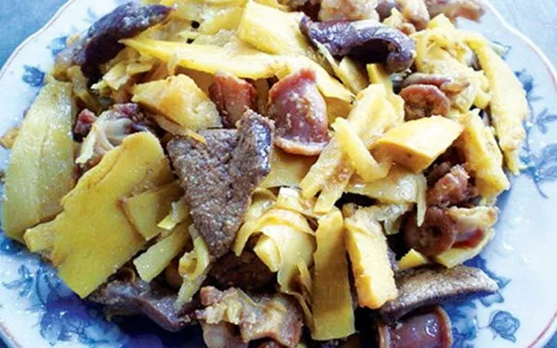 Với nguyên liệu từ núi rừng, người Ê-đê chế biến thành nhiều món ăn đặc sản