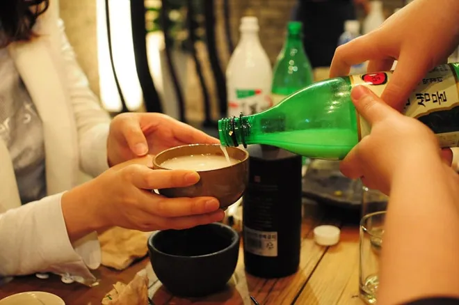 Quy tắc ăn uống ở Hàn Quốc dù không nói nhưng ai cũng phải biết