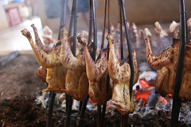 Có dịp lên Tây Nguyên đừng quên thử cơm lam gà nướng nổi tiếng