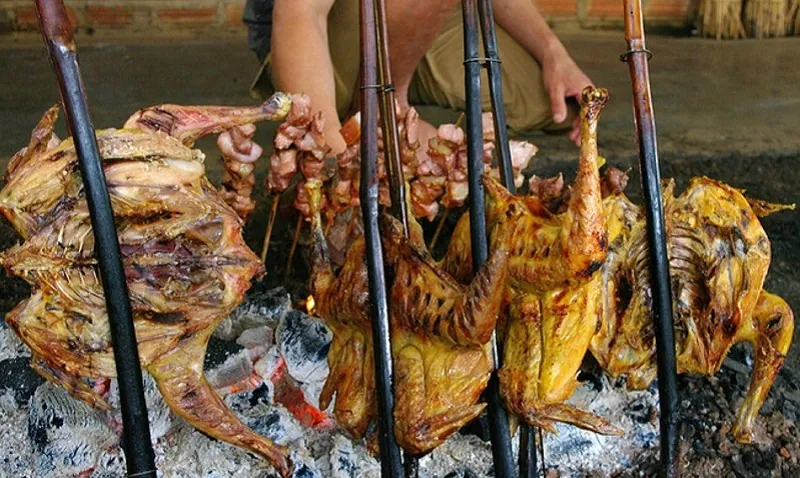 Có dịp lên Tây Nguyên đừng quên thử cơm lam gà nướng nổi tiếng