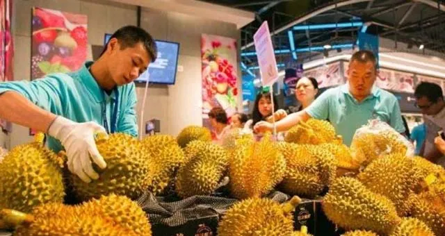 Người Thái Lan “nghiện” sầu riêng đến mức tận dụng vỏ để chế biến món ăn