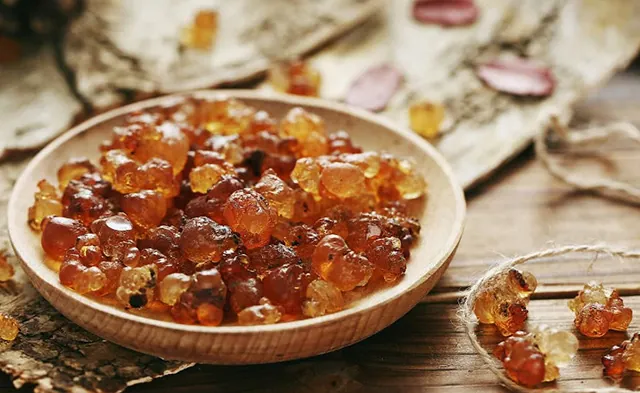 Người Trung Quốc sử dụng nhựa chảy ra từ cây đào như món ăn vặt