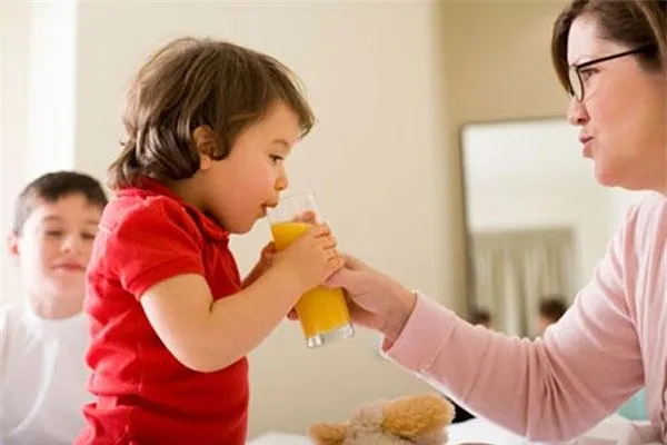 Cho trẻ uống nước trái cây như thế nào để an toàn với sức khỏe?