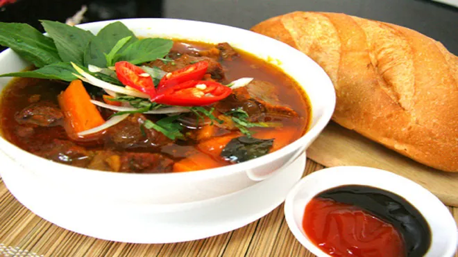 10 món ăn “kinh điển” ngon rẻ trong danh sách bữa trưa công sở ở Sài Gòn