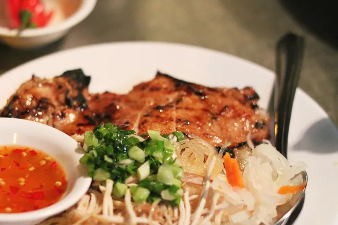 10 món ăn “kinh điển” ngon rẻ trong danh sách bữa trưa công sở ở Sài Gòn