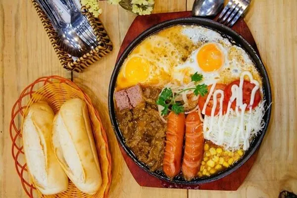 Những biến tấu ngon độc lạ của bánh mì Hà Nội