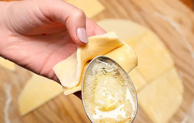 Bia chiên, món ăn độc lạ chỉ có người trên 21 tuổi mới được phép ăn