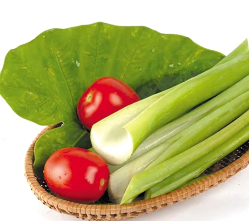 Nhớ canh xương dọc mùng nấu sấu chua của mẹ quá