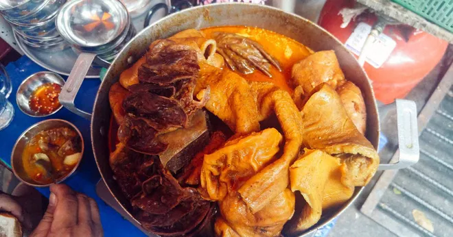 10 món ăn “kinh điển” ngon rẻ trong danh sách bữa trưa công sở ở Sài Gòn
