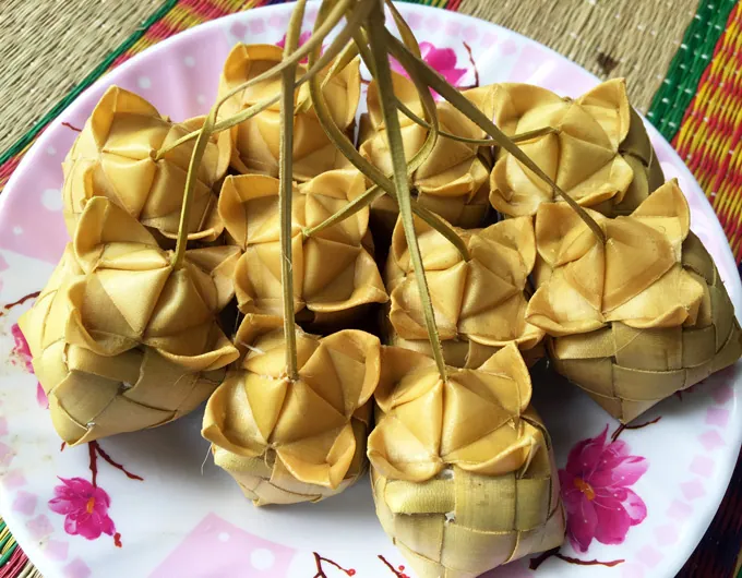 Chỉ có duy nhất ở An Giang: Loại bánh gói bằng lá thốt nốt cực lạ mắt này