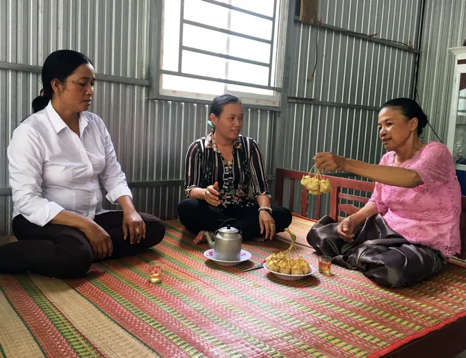 Chỉ có duy nhất ở An Giang: Loại bánh gói bằng lá thốt nốt cực lạ mắt này