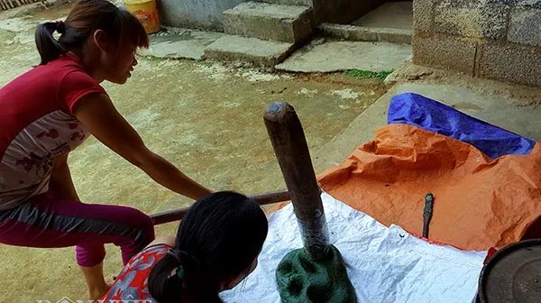 Kỳ công làm đặc sản “xanh lét”, tên nghe bí hiểm vị ngon đến không ngờ